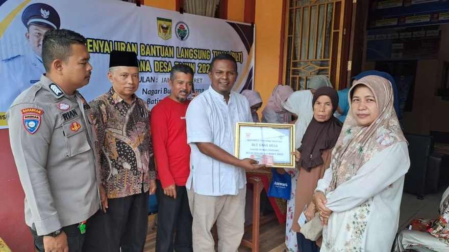 Penyerahan BLT Dana Desa Tahap I Nagari Bungo Tanjuang Dilaksanakan Untuk Bulan Januari-Maret 2025